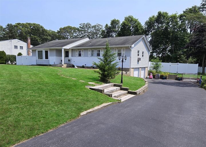 Property Photo:  8 Milhouse Lane  NY 11755 
