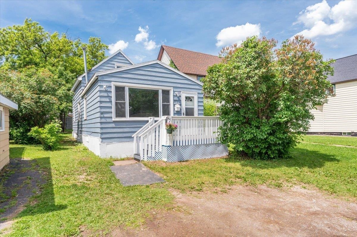 Property Photo: 3731 W 2nd St MN 55807