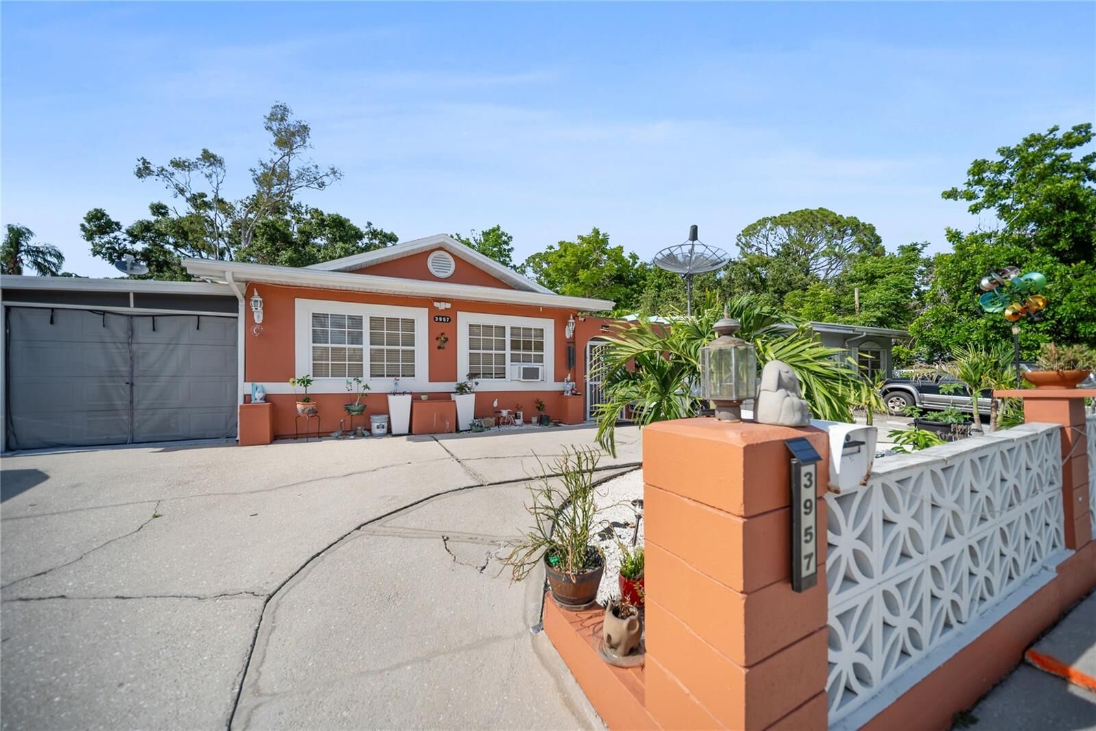 Property Photo:  3957 Proctor Road  FL 34233 