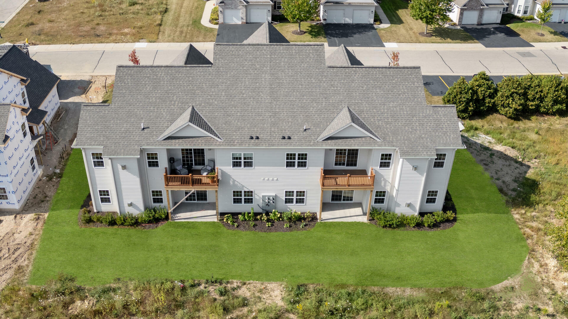 Property Photo:  1883 Woodland Way  WI 53086 