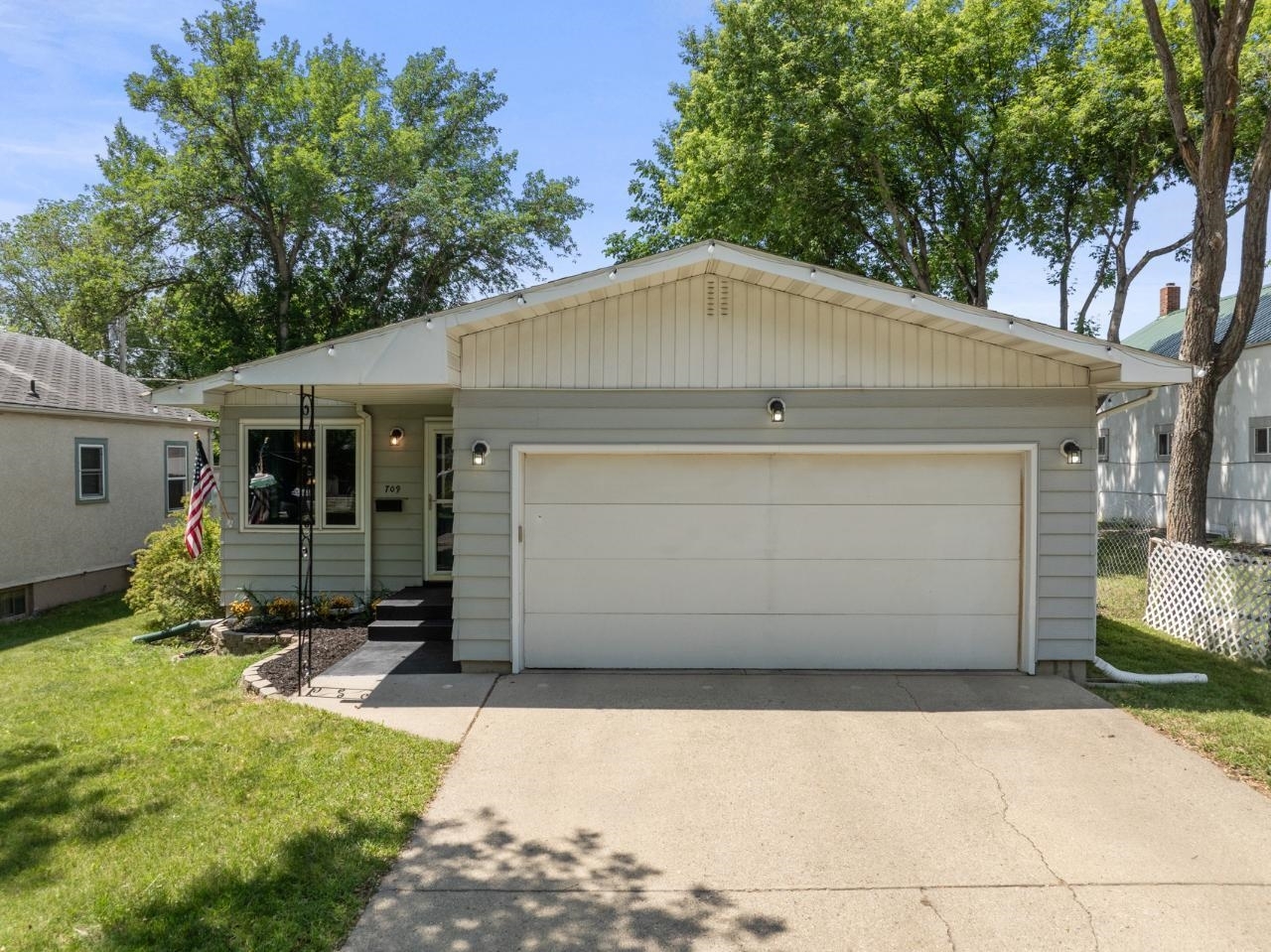 709 16th St. NW  Minot ND 58703-1914 photo