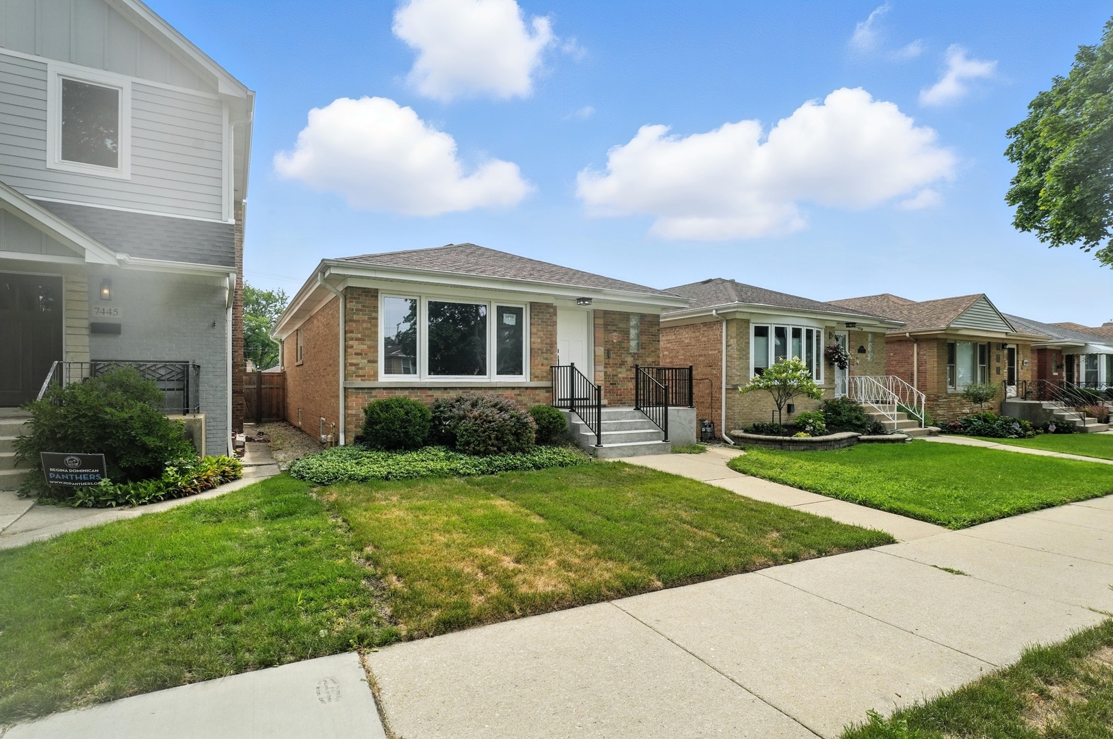 Property Photo: 7441 N Oriole Avenue IL 60631