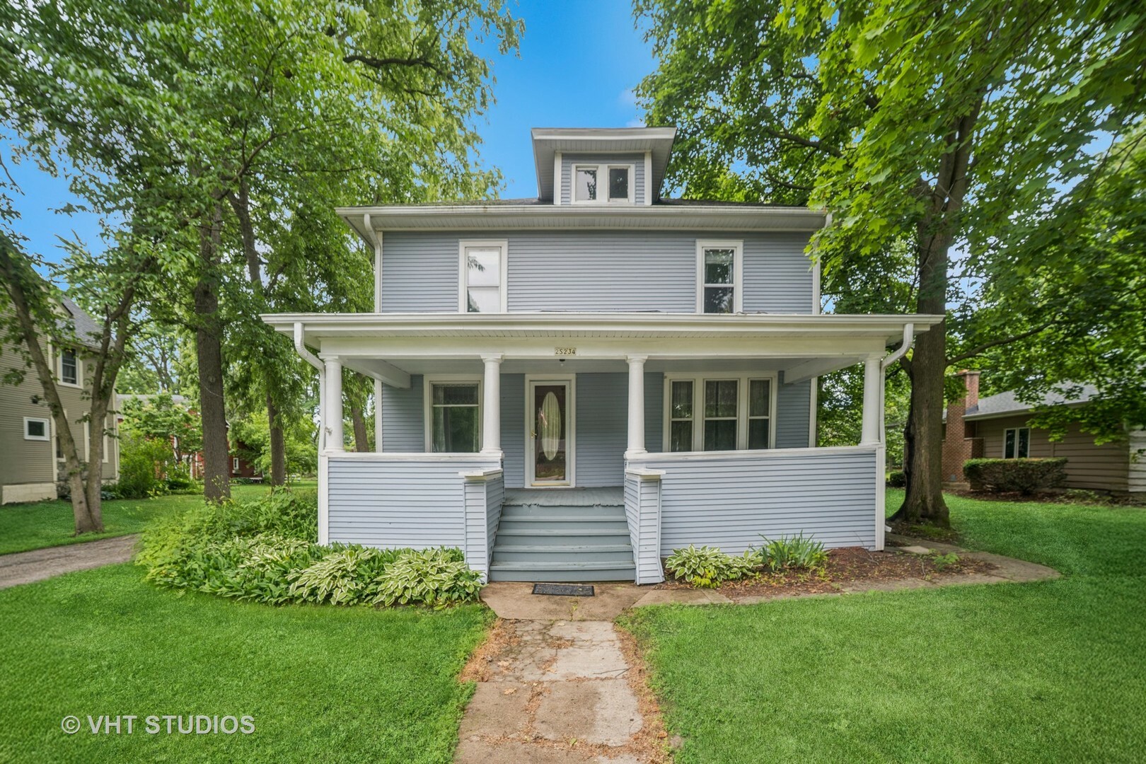 Property Photo: 2S234 Harter Road IL 60119