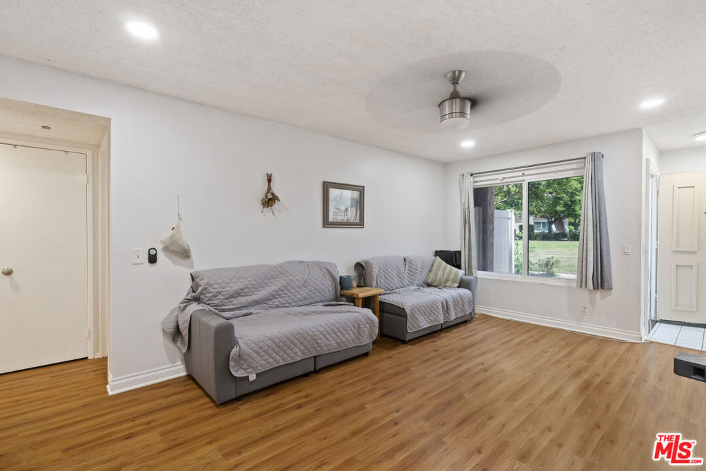 Property Photo: 2940 Deacon Street 31 CA 93065