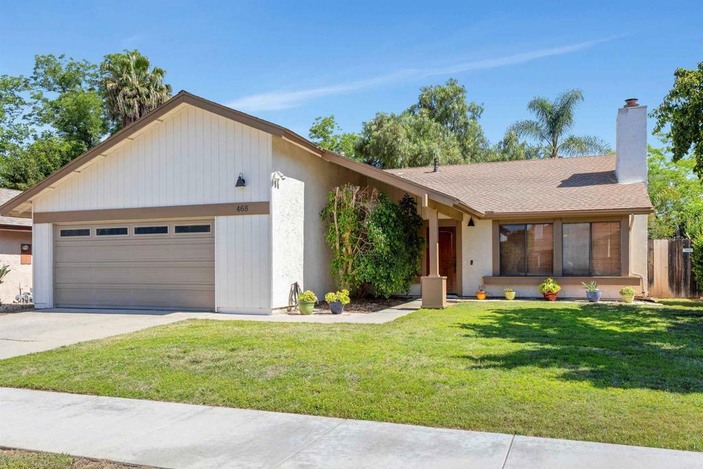 Property Photo:  468 Las Brisas Dr  CA 92027 