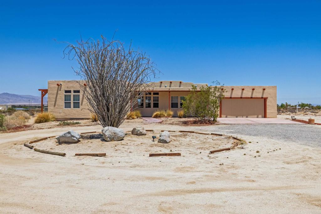 Property Photo: 437 Ocotillo Circle CA 92004