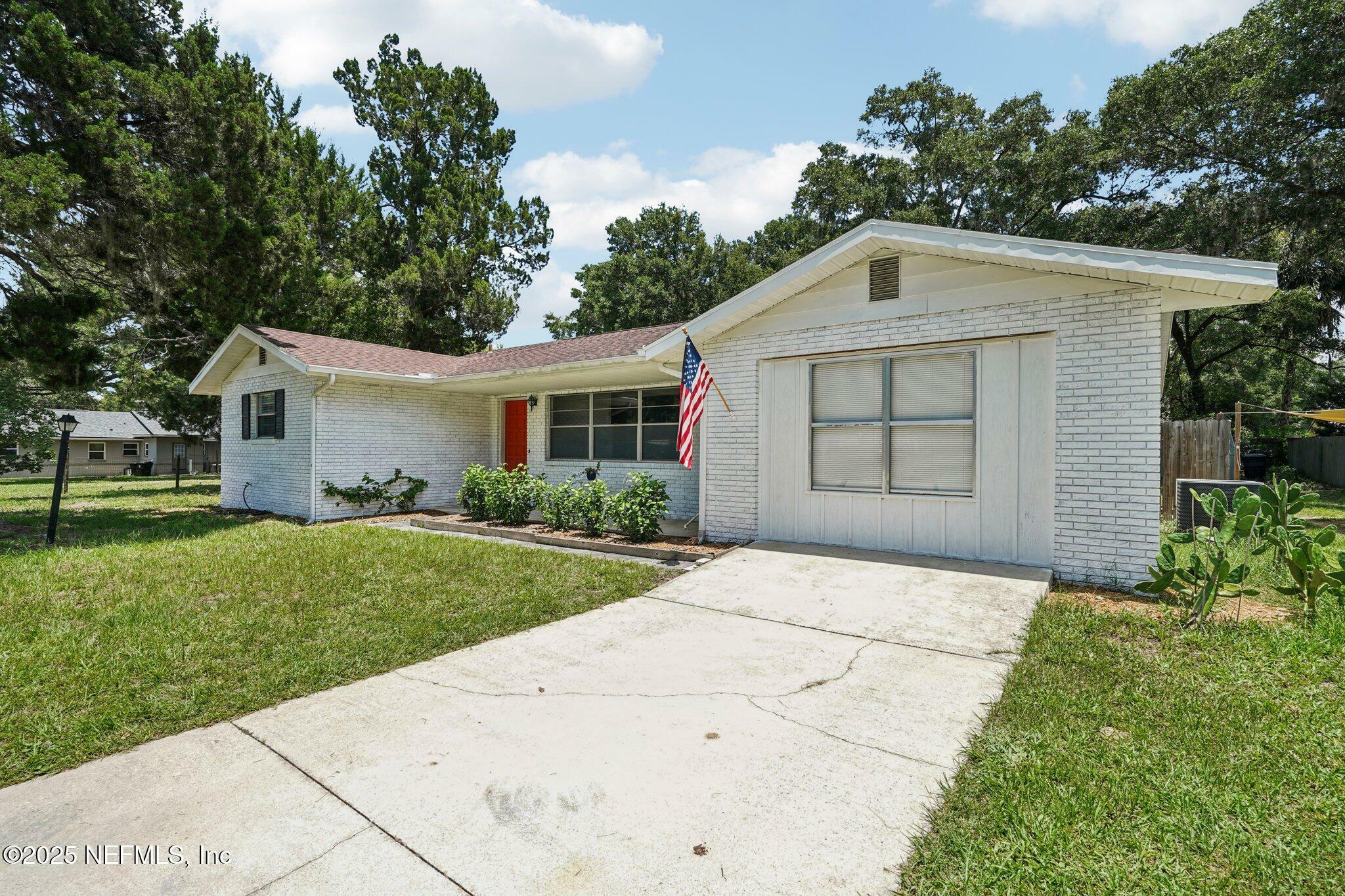 Property Photo: 645 Shady Lane FL 32656