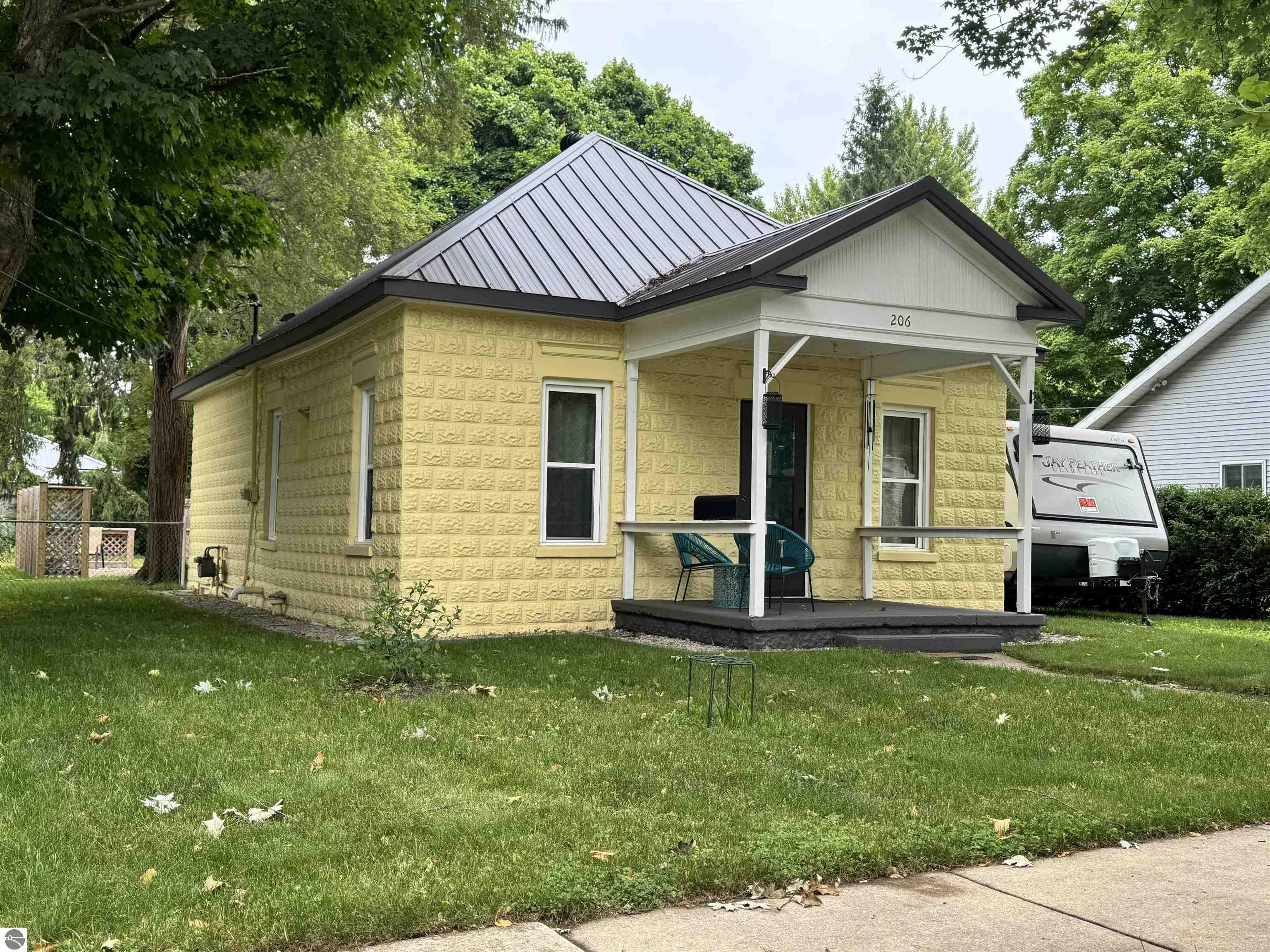 Property Photo: 206 W State Street MI 48617