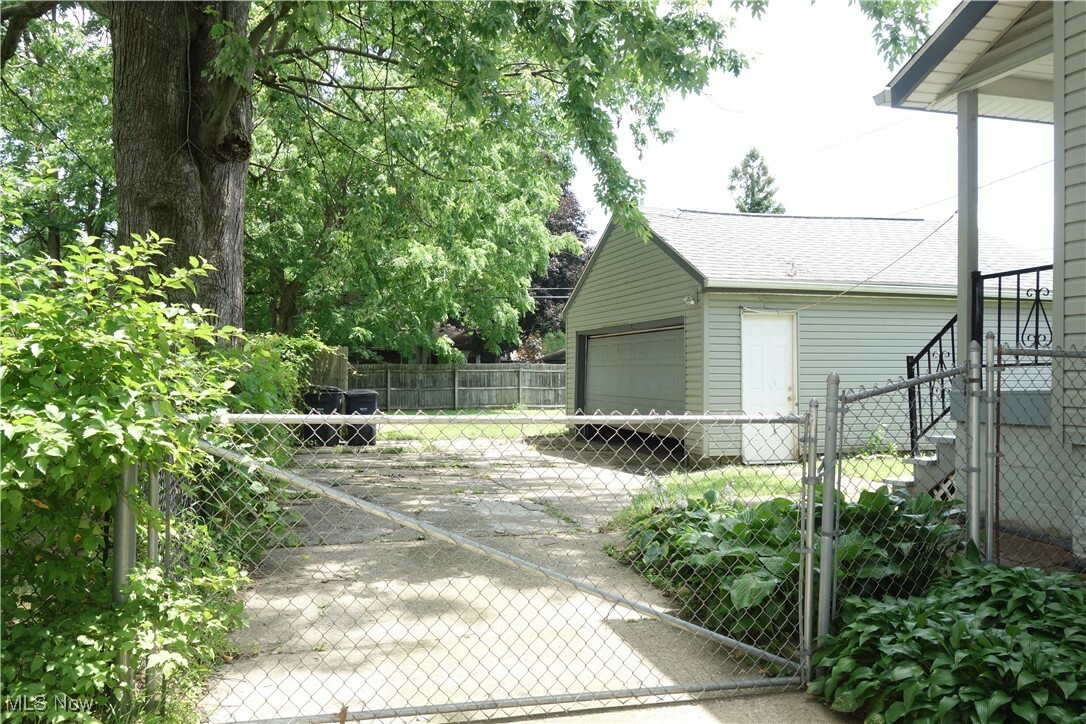 Property Photo: 1825 Glenmount Avenue OH 44301