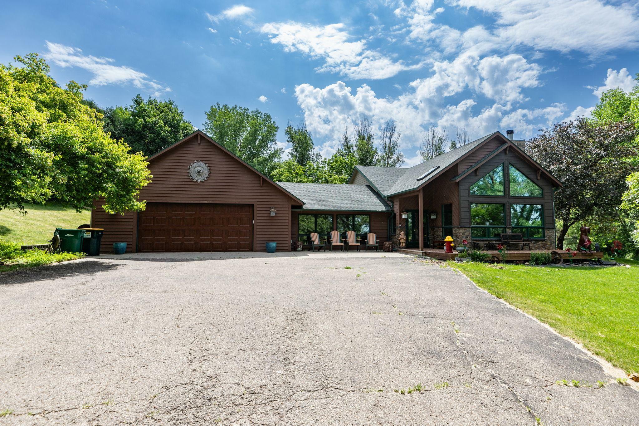 Property Photo:  175 6th Lane NE  MN 55960 