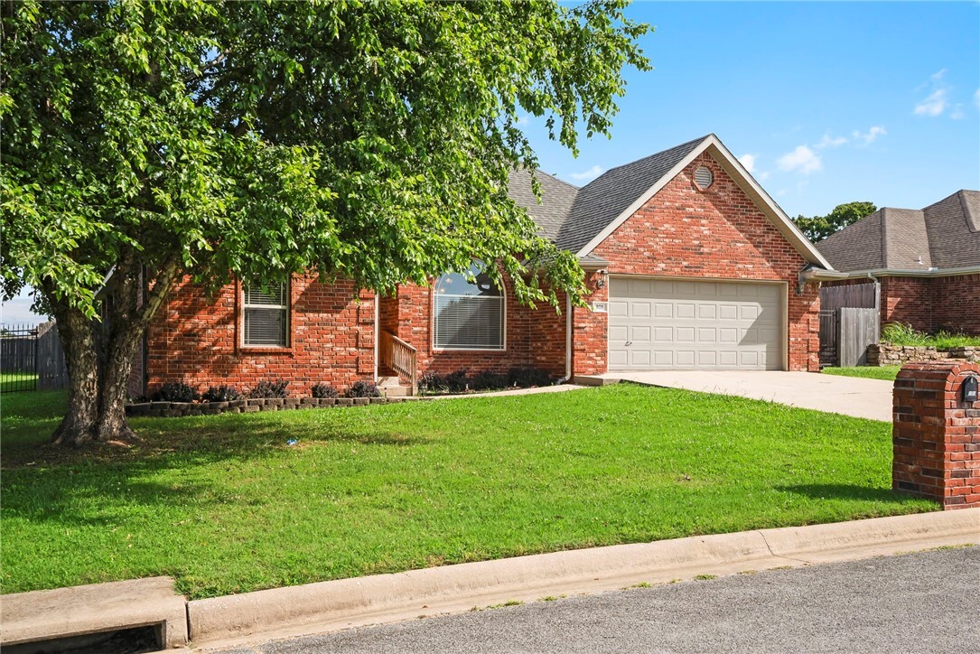 Property Photo: 808 Herron Street AR 72753