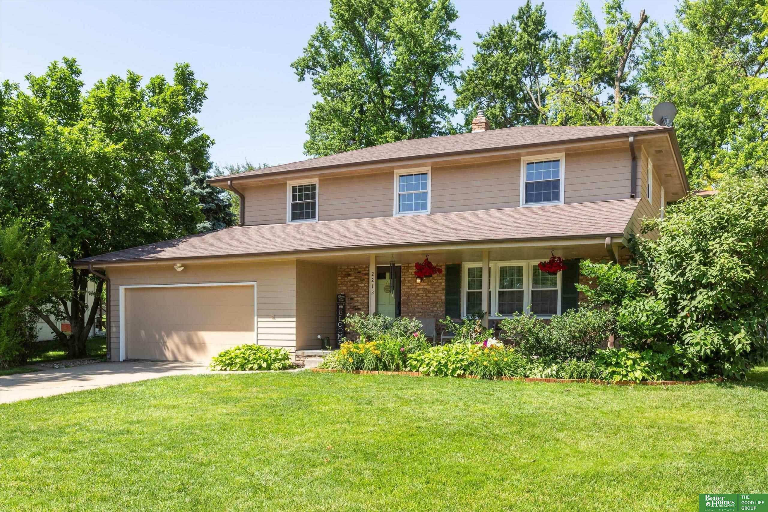 Property Photo: 2212 N 99 Street NE 68134