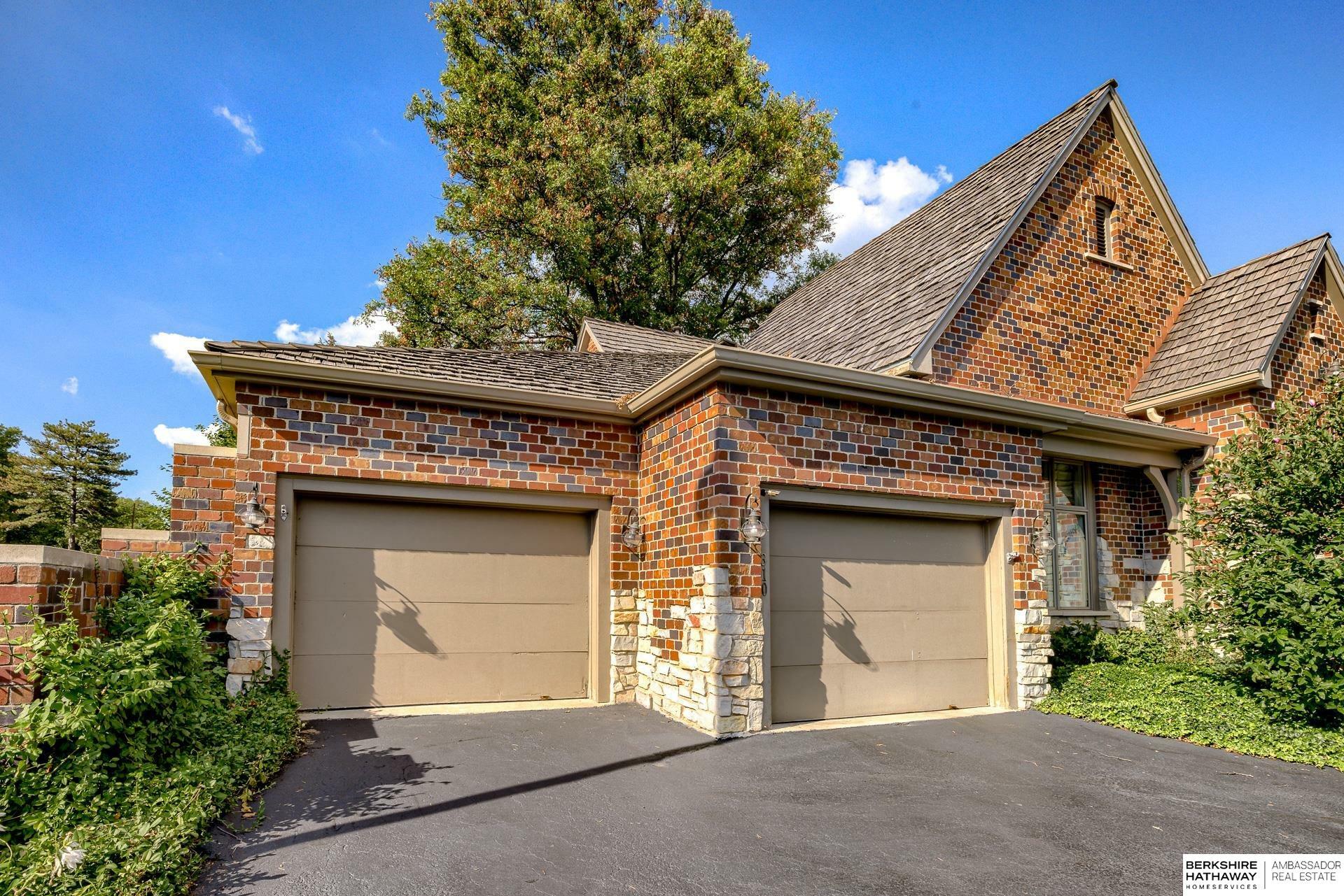 Property Photo: 310 S 89th Court NE 68114