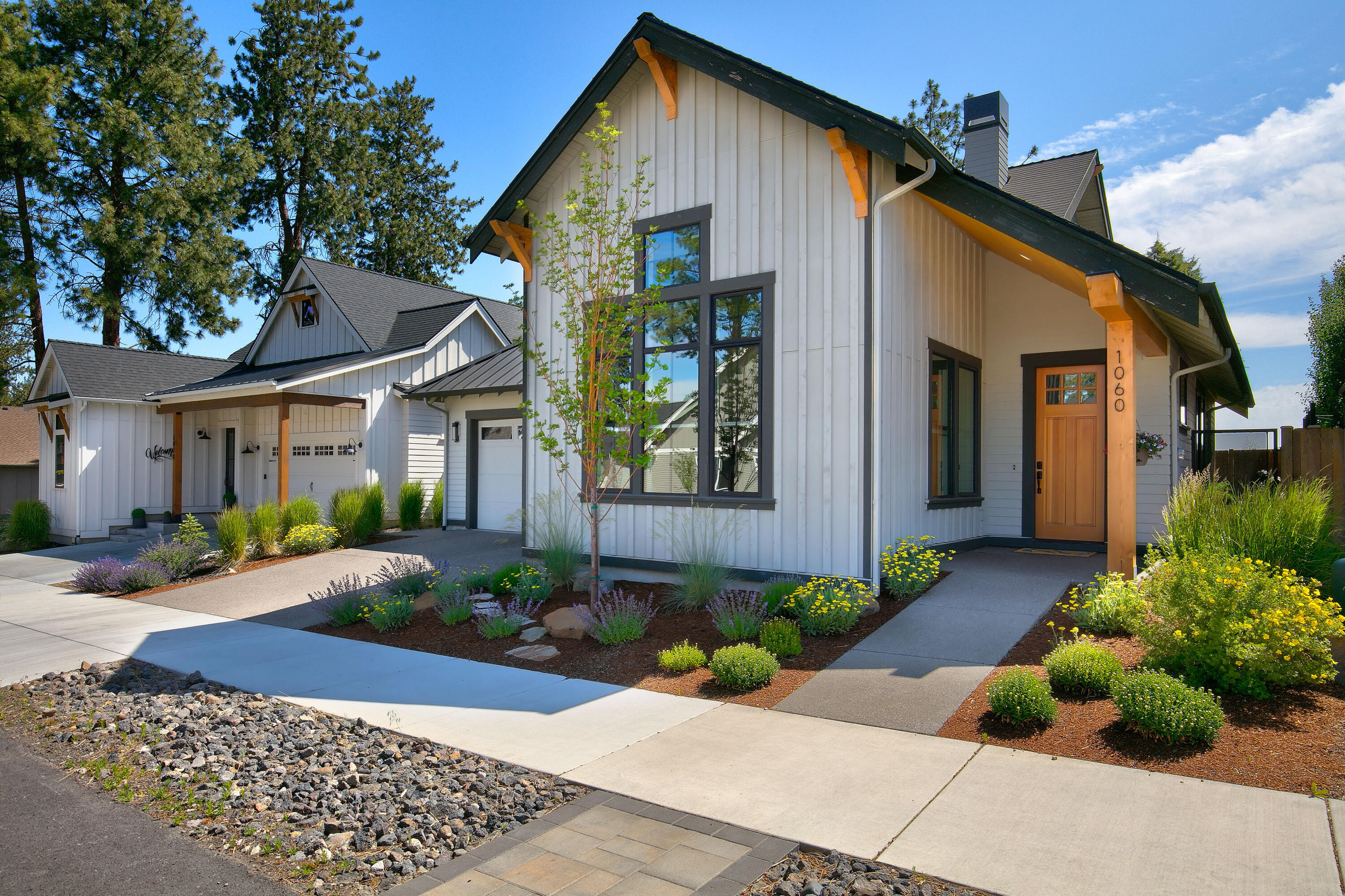 Property Photo: 1060 N Bluebird Street OR 97759