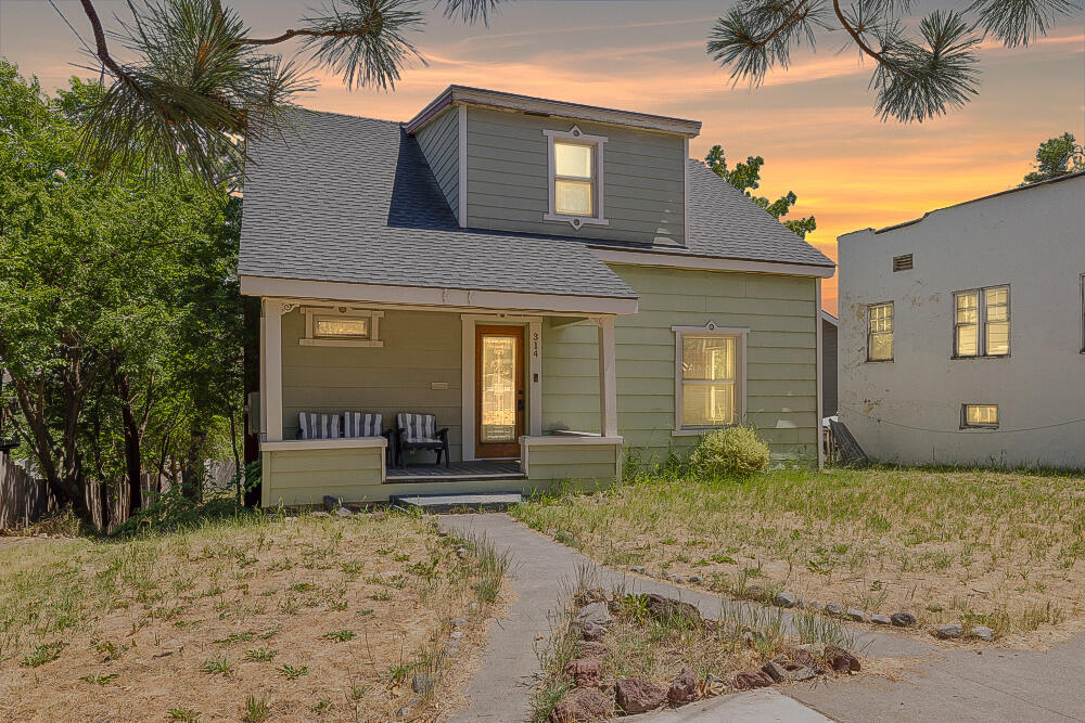Property Photo: 314 Washington Street OR 97601