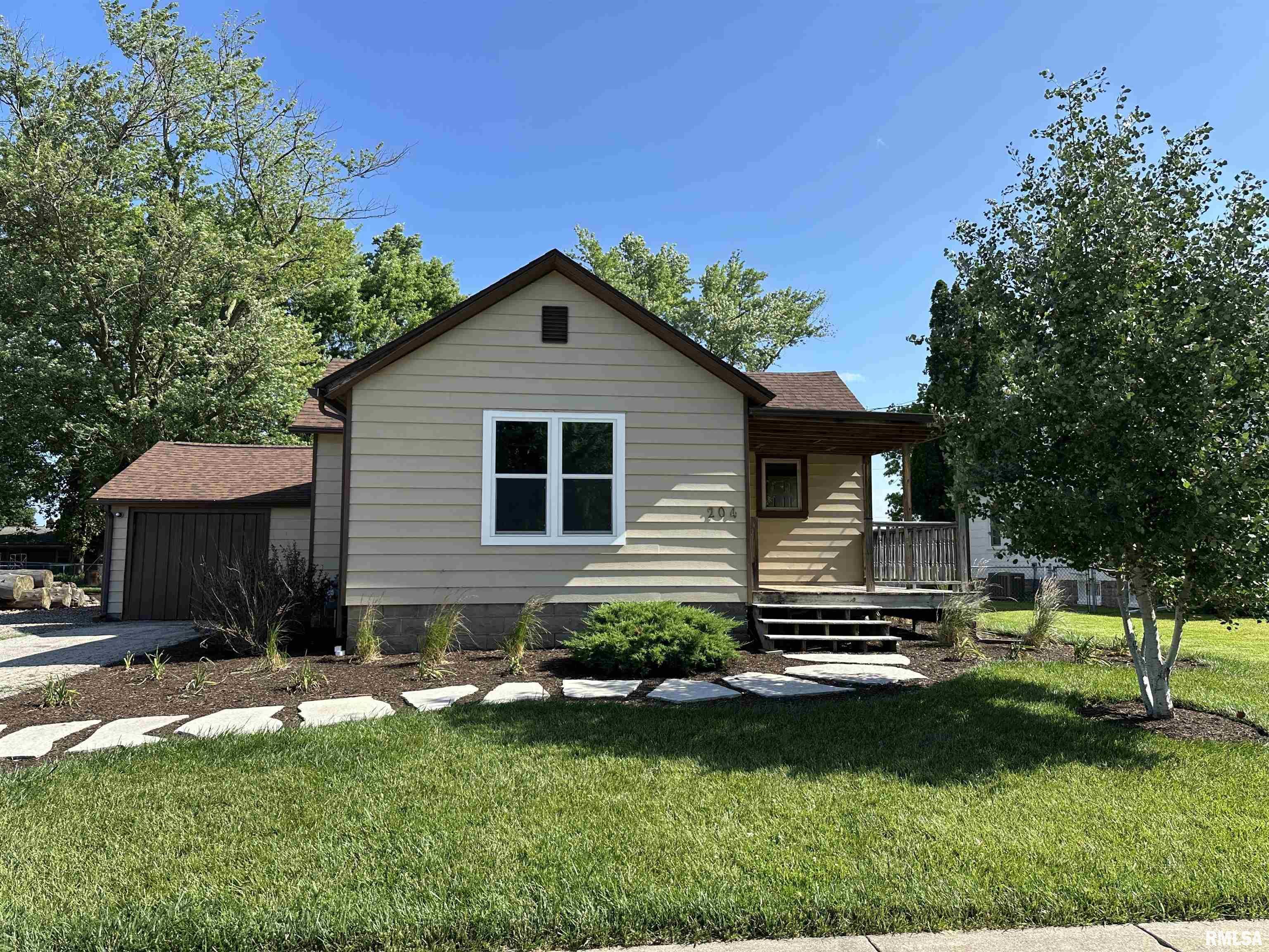 204 W Robinson Street  Goodfield IL 61742 photo