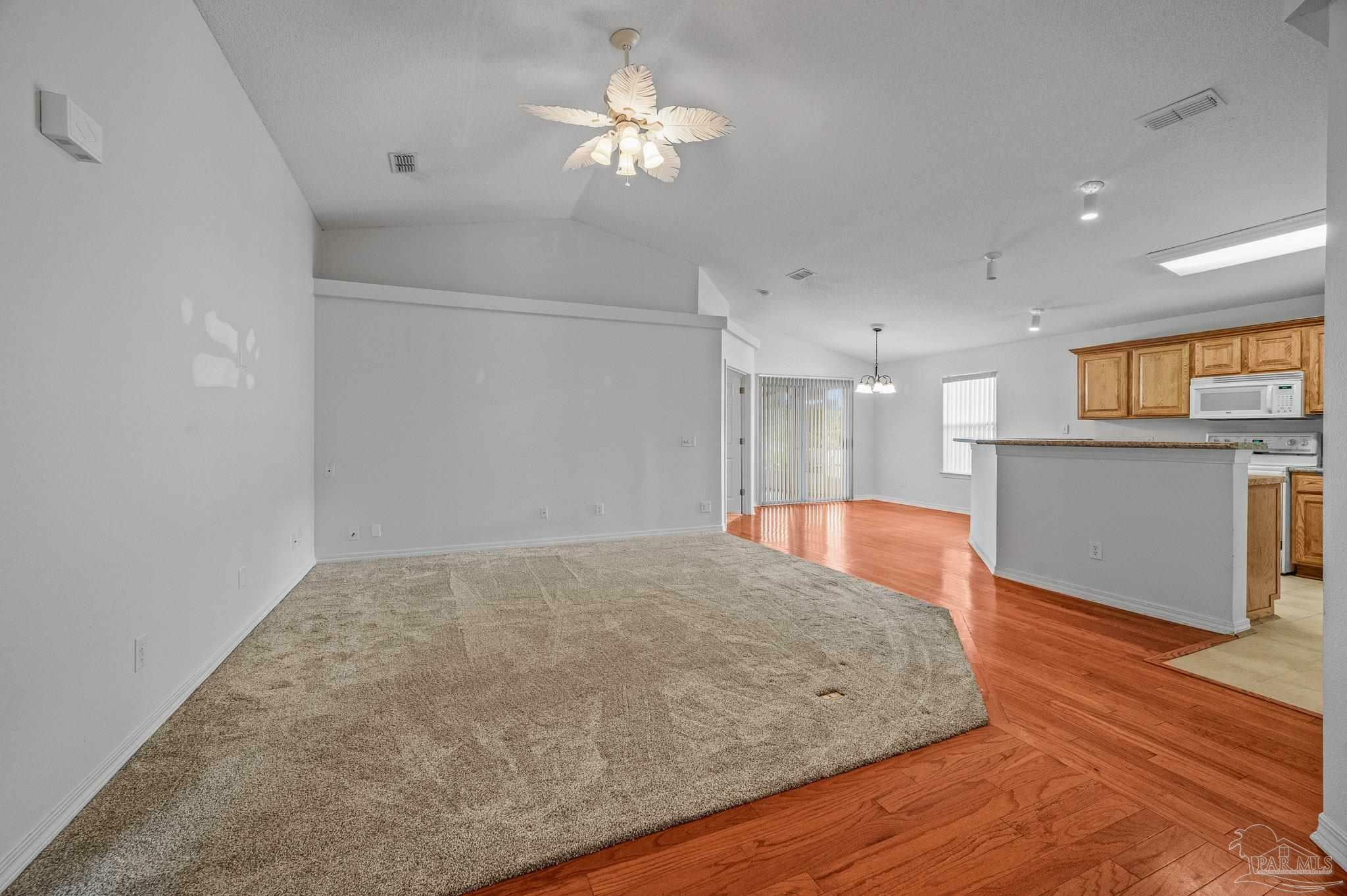 Property Photo: 6127 White Creek Ln FL 32570