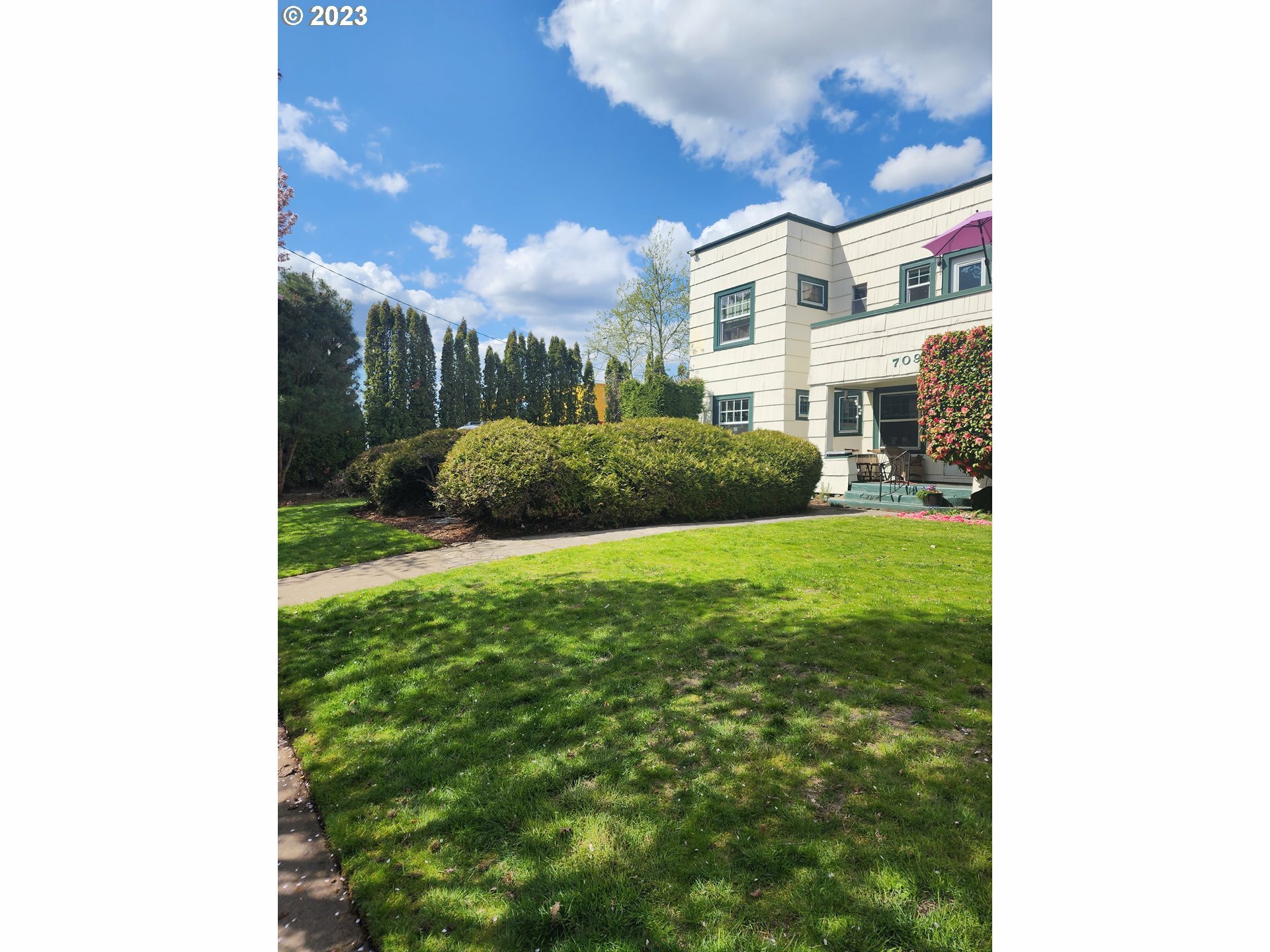Property Photo:  709 N Rosa Parks Way  OR 97217 