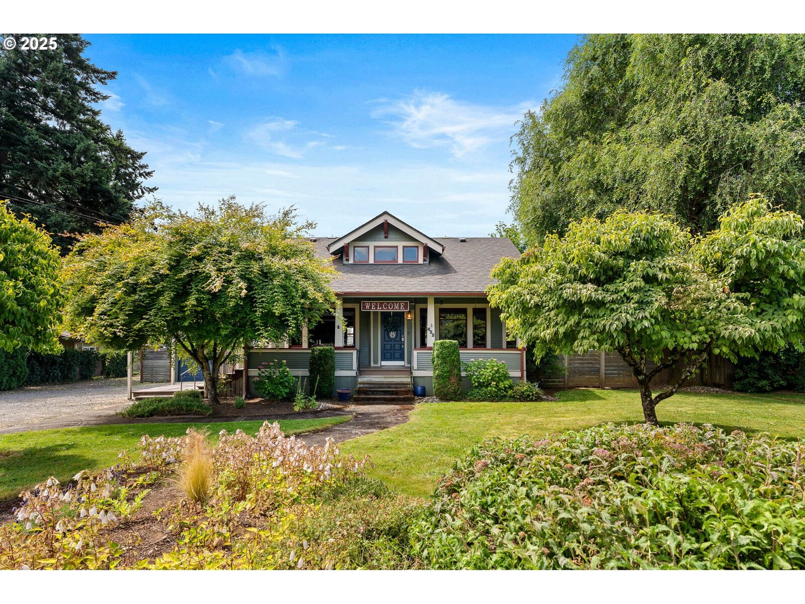 Property Photo:  622 C St  WA 98671 