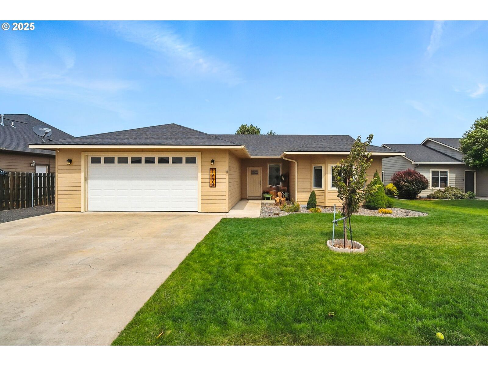 Property Photo:  1908 SW 2nd Dr  OR 97801 