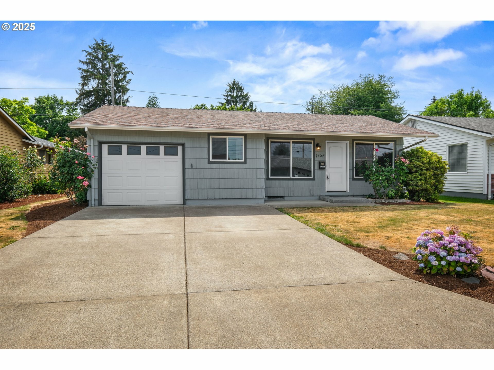 Property Photo: 1522 Walton Way OR 97071