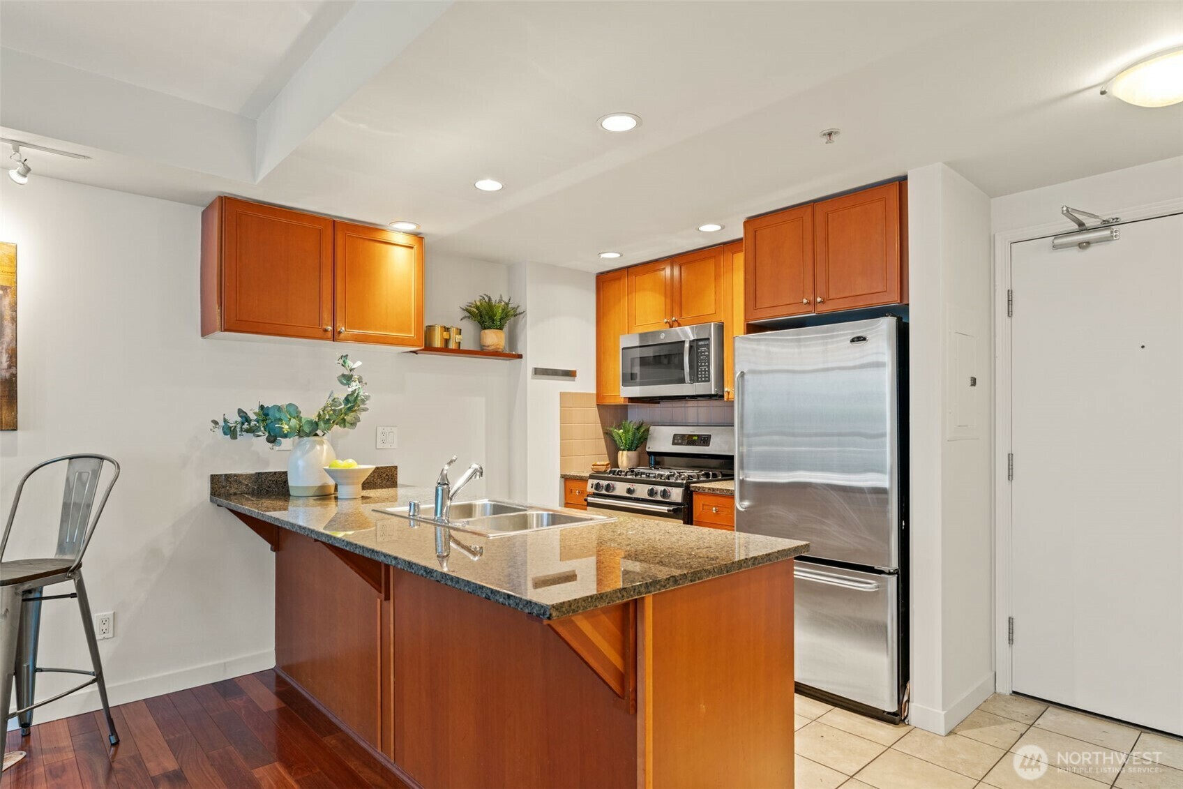 Property Photo: 1420 Terry Avenue 201 WA 98101