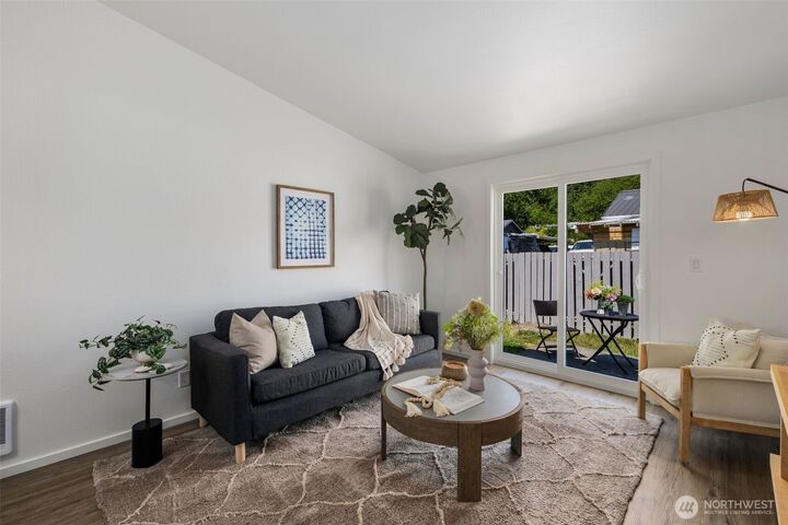 Property Photo: 3305 Hollywood Avenue WA 98225