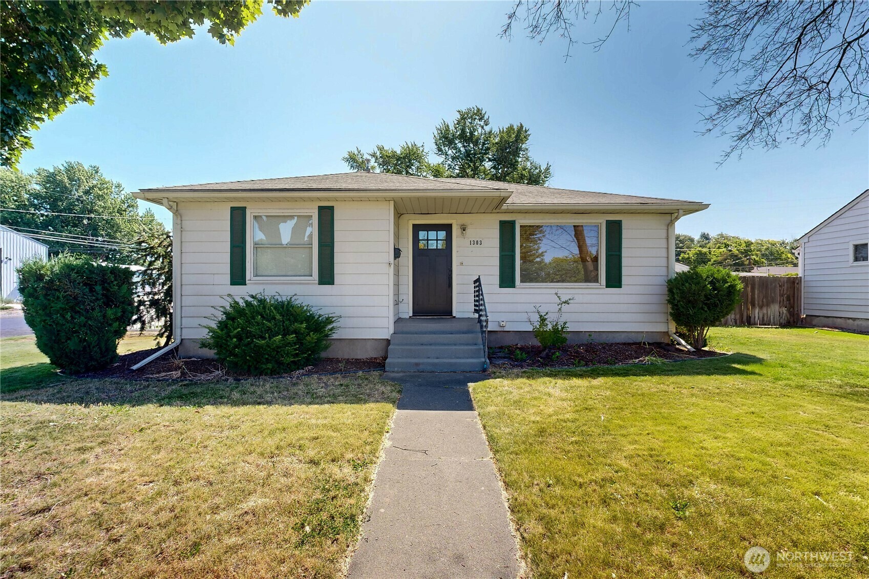Property Photo:  1303  Modoc  WA 99362 