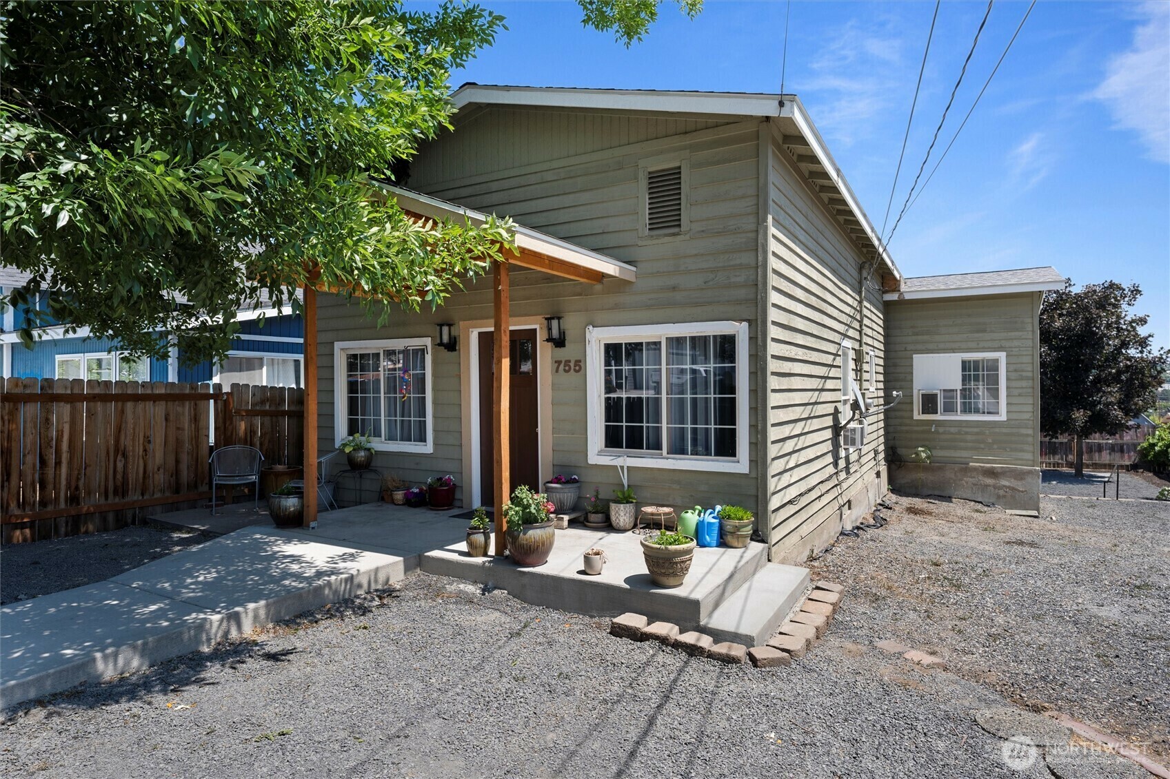 Property Photo: 755 S Chelan Ave WA 98801