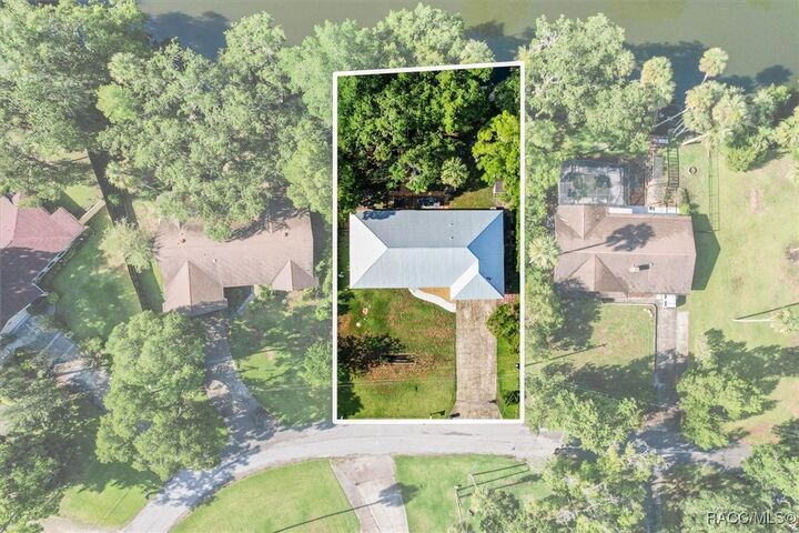 Property Photo:  18 Palm Circle Drive  FL 34449 