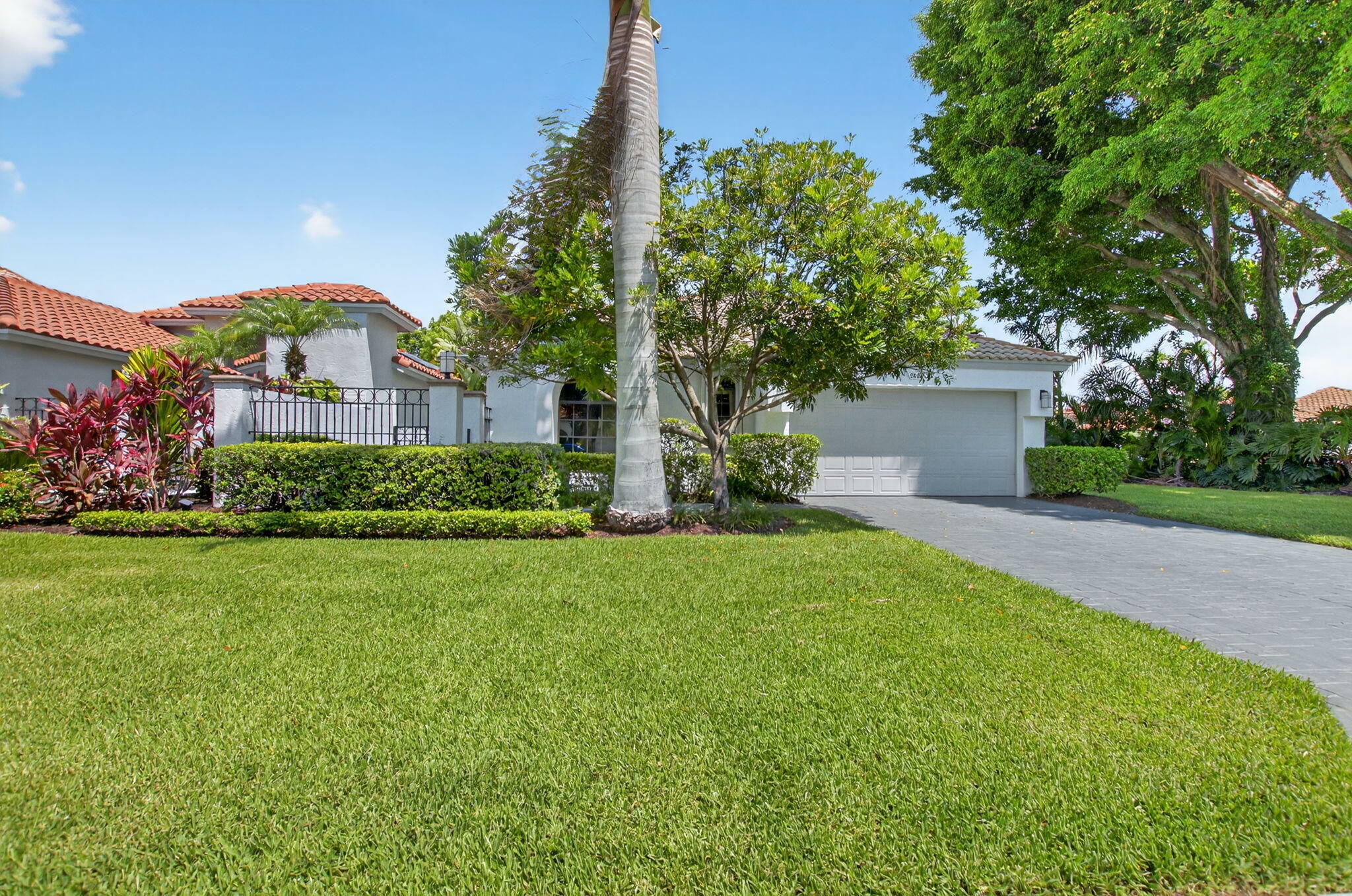Property Photo: 5863 NW 21st Avenue FL 33496