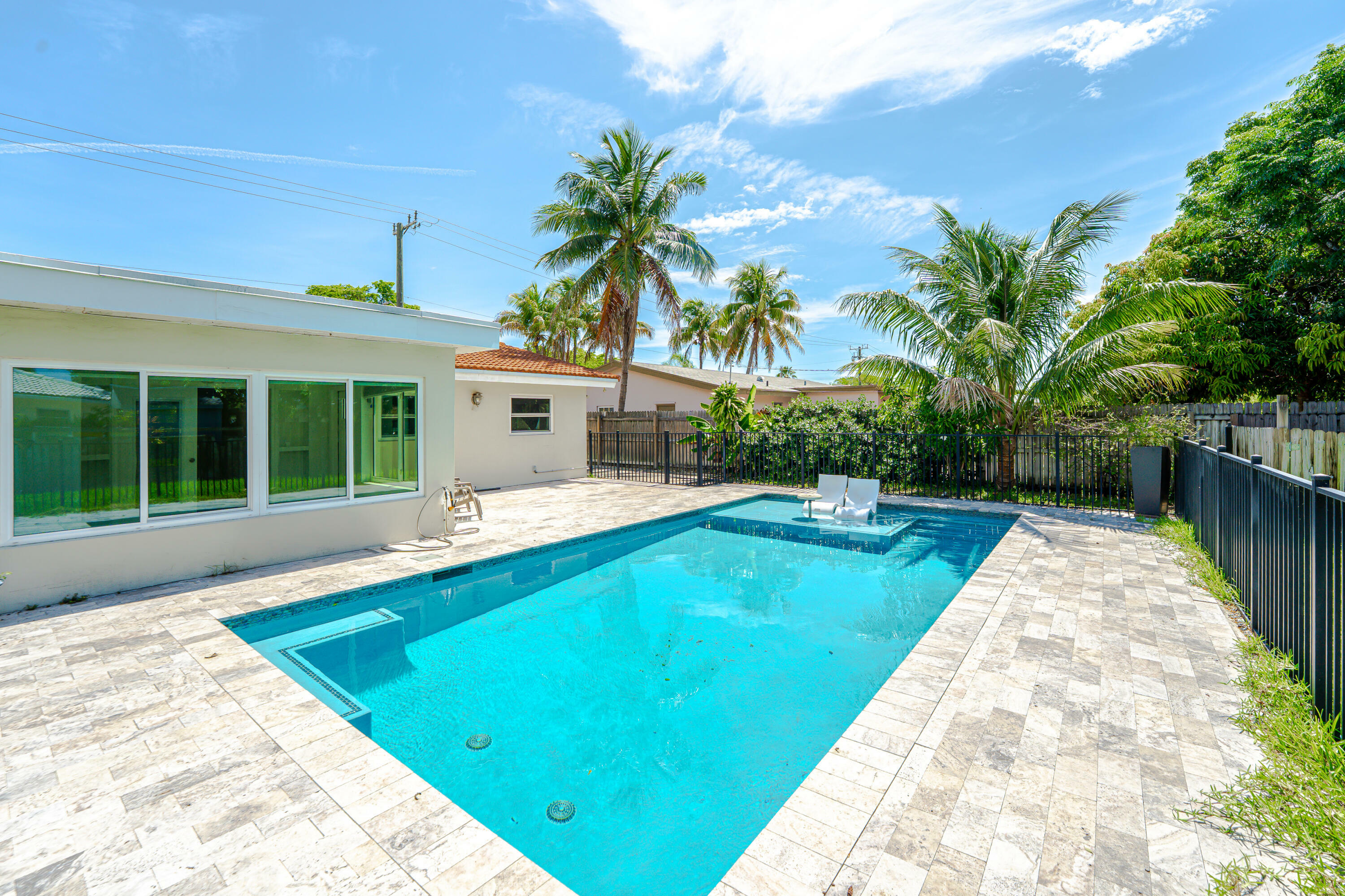 Property Photo: 450 NE 38th Street FL 33431