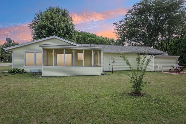Property Photo:  1552 Johnson Street  WI 53589 