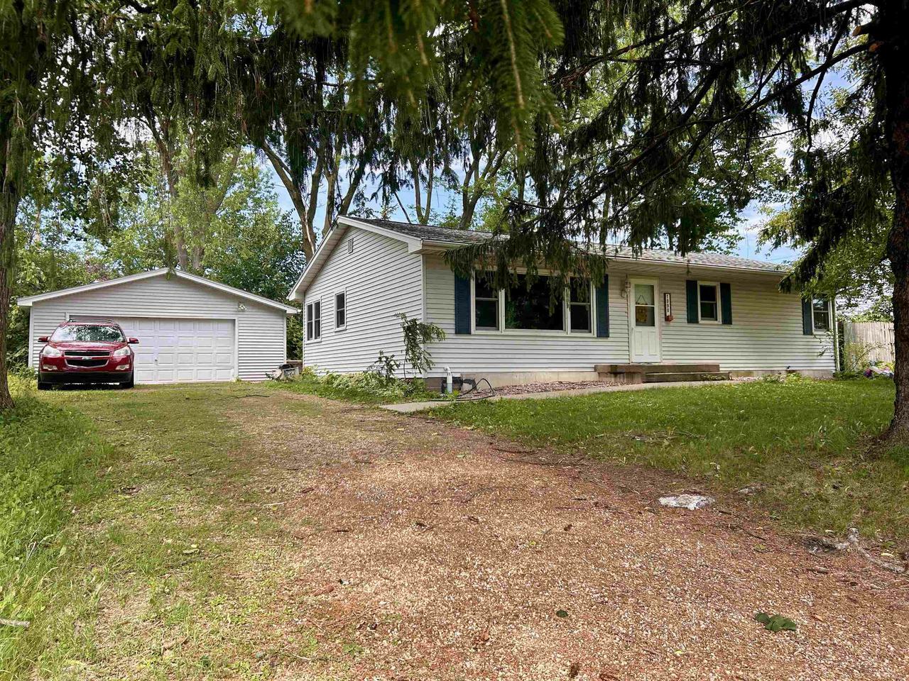 Property Photo: 1090 North Water Street WI 53818