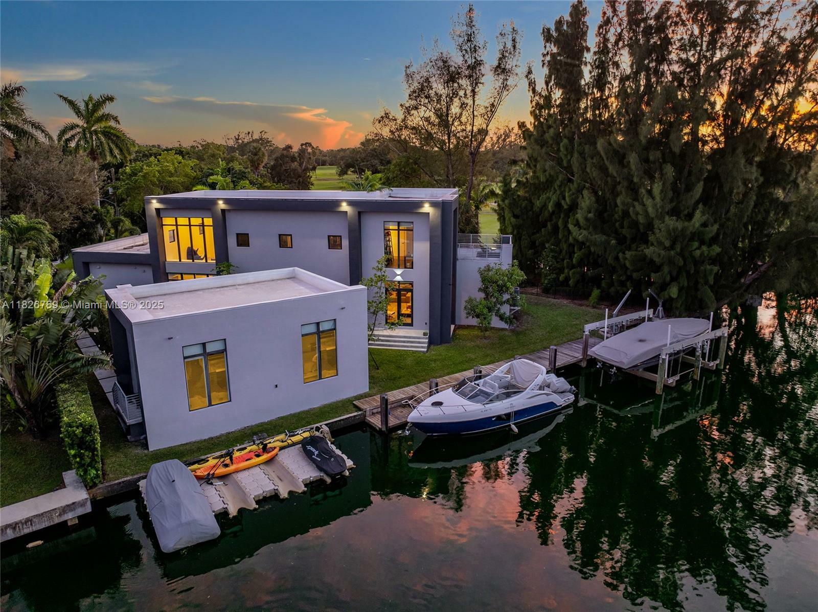 Property Photo: 1009 NE 104th St FL 33138