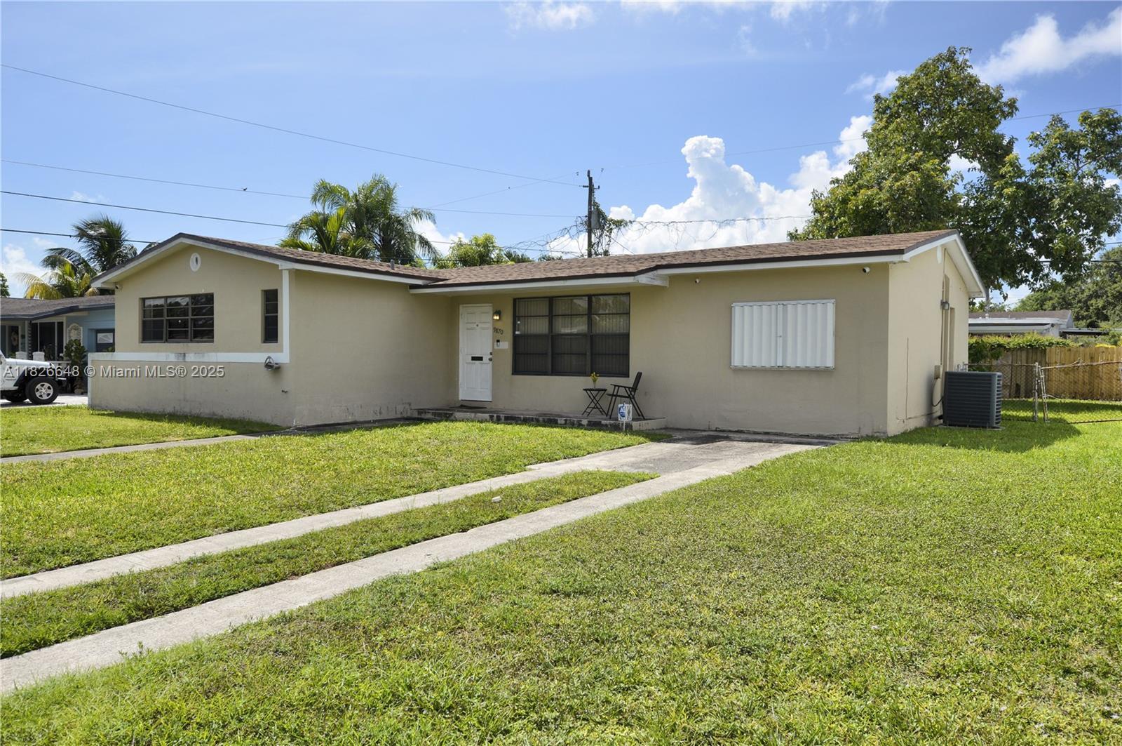Property Photo: 9870 Bahama Dr FL 33189