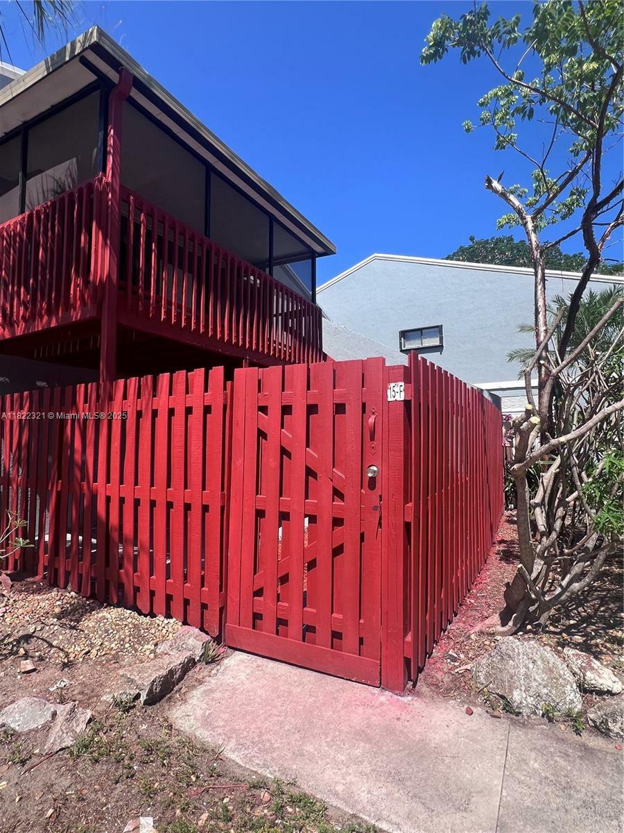 Property Photo: 15 Crossings Cir F FL 33435