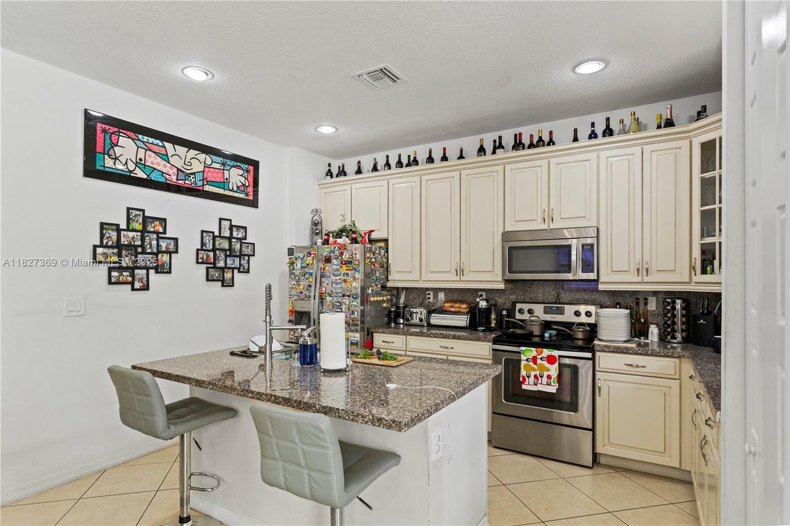Property Photo: 878 NE 191st St FL 33179