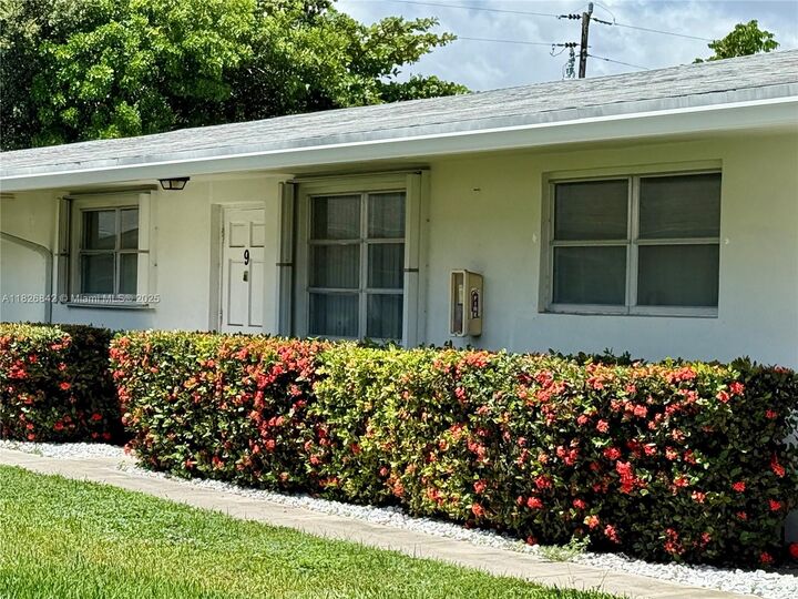 Property Photo: 2222 Jackson St 9E FL 33020
