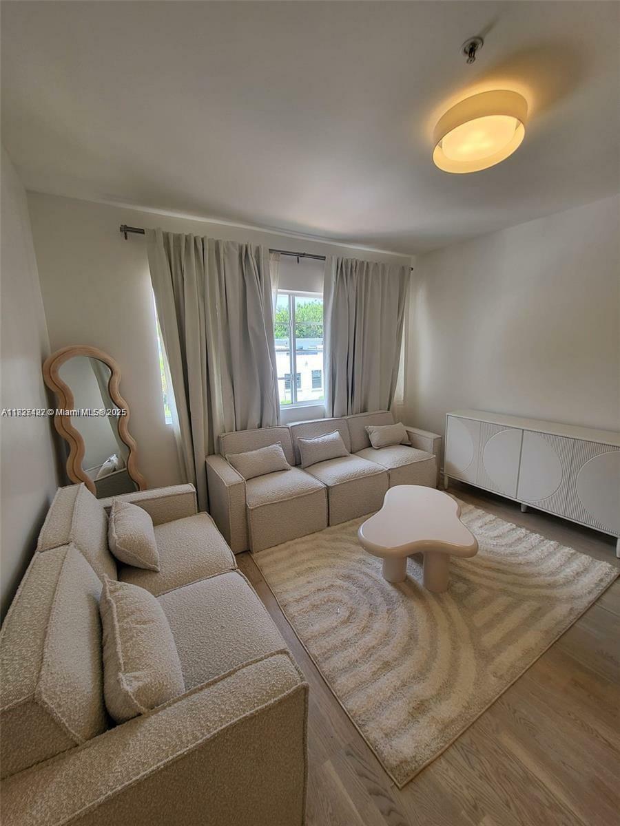 810 7th St 206  Miami Beach FL 33139 photo