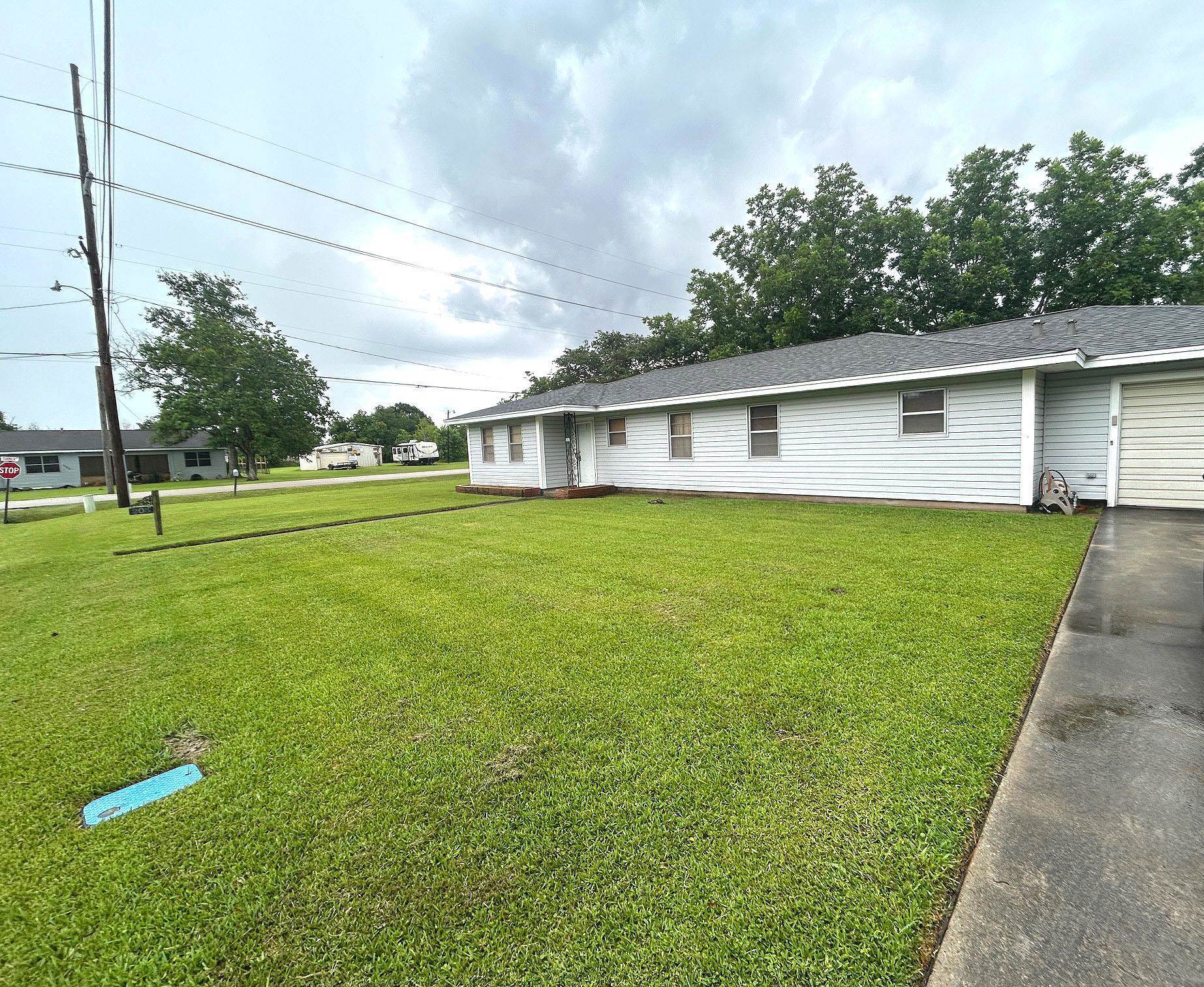 Property Photo: 205 Turner Ln TX 77611