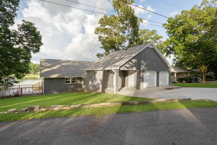 Property Photo:  865 Alabama Shores Rd  AL 35661 - MUSCLE S 