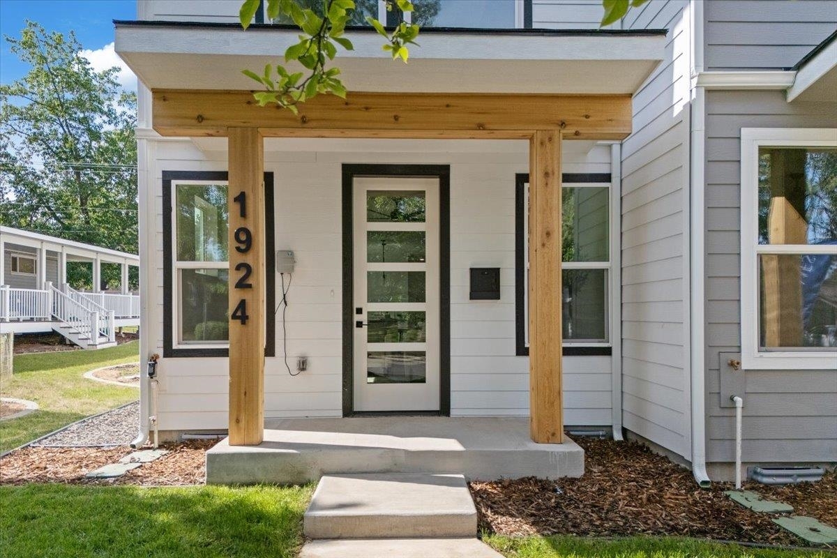 Property Photo: 1924 E 37th Ave WA 99203