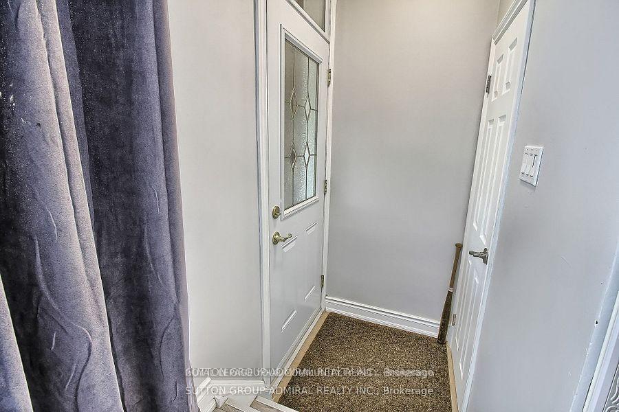 Property Photo: 211 Axminster Drive ON L4C 2W2