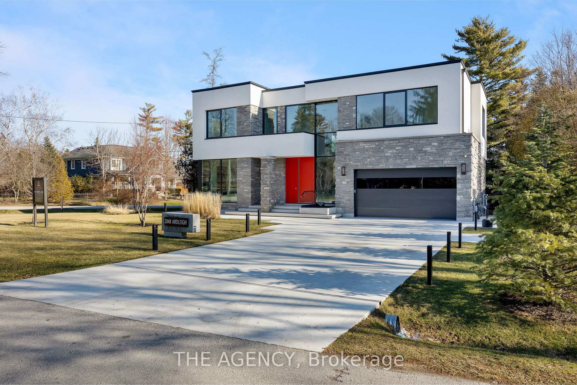Photo de la propriété: 2048 Ardleigh Road ON L6J 4W8