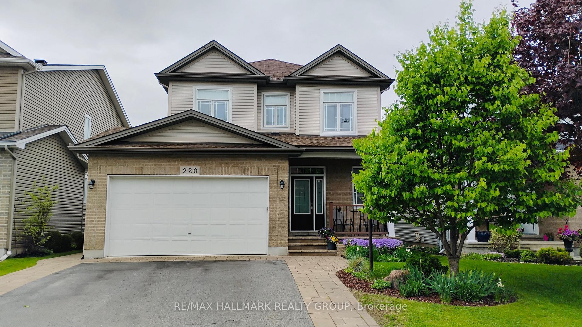 Property Photo: 220 Celtic Ridge Crescent ON K2W 0C1