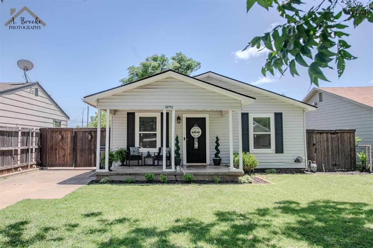 Property Photo: 2815 Avenue R TX 76309