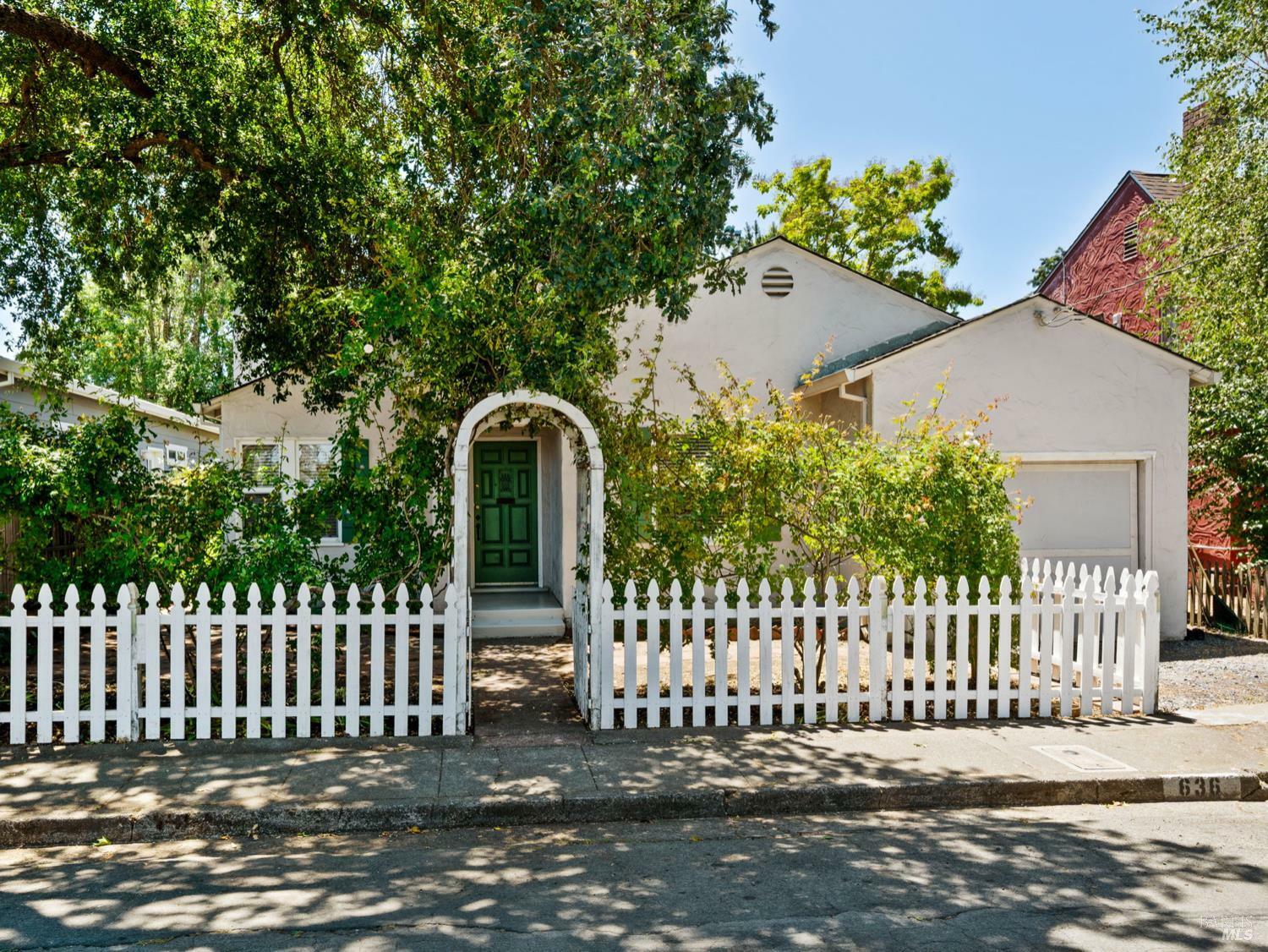 Property Photo: 636 Dexter Street CA 95404