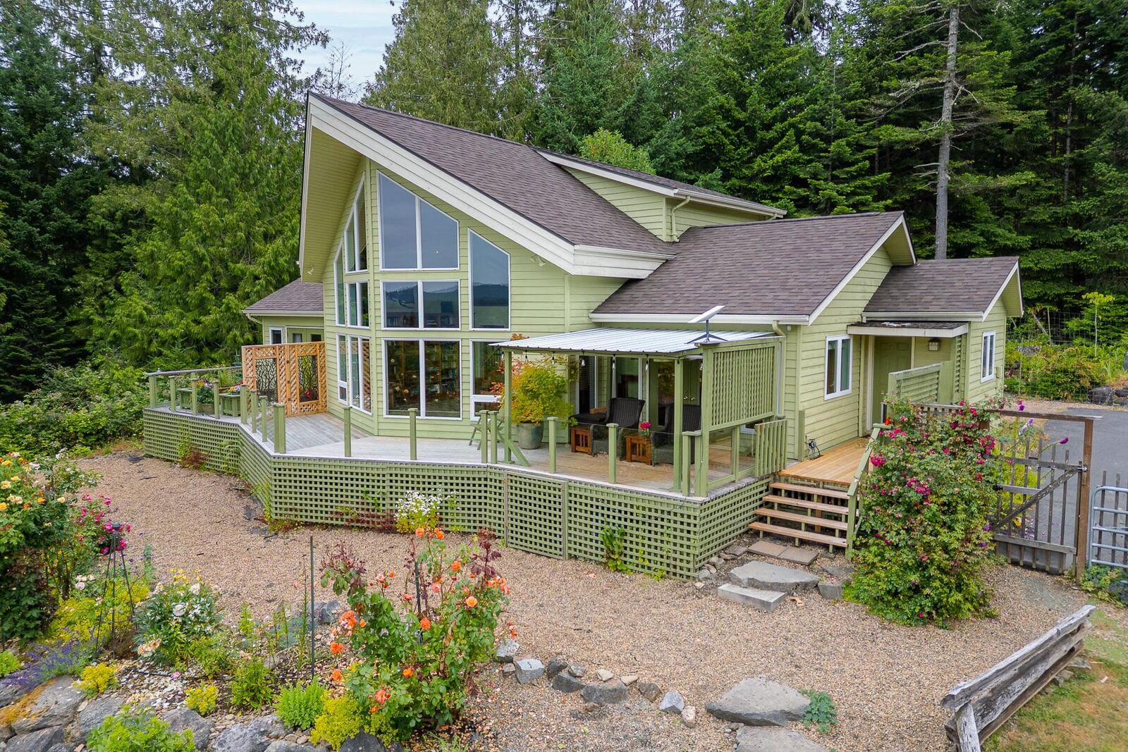 Property Photo: 423 Felix Jack Road BC V0N 2J2