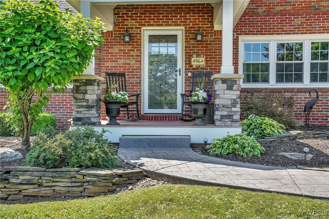 Property Photo: 4964 Meadowbrook Road NY 14221